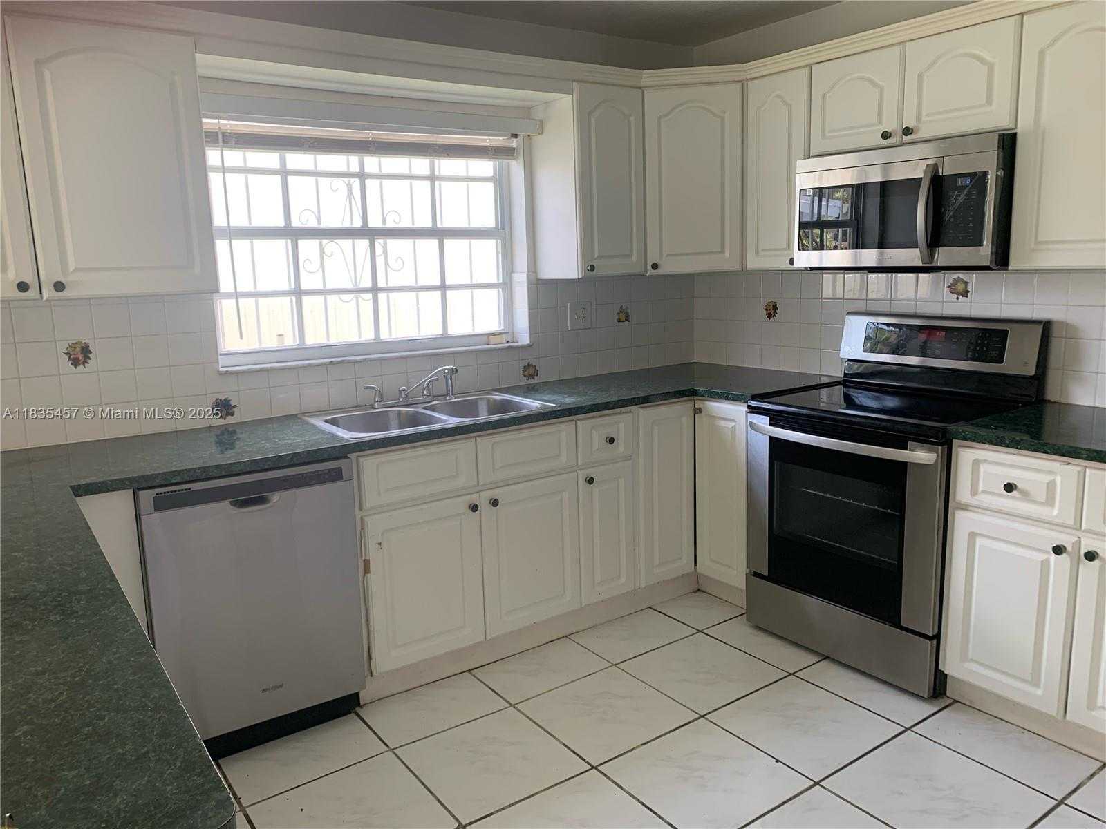 Small Image of 9000 SOUTH WEST 202ND TER, Cutler Bay Number 11