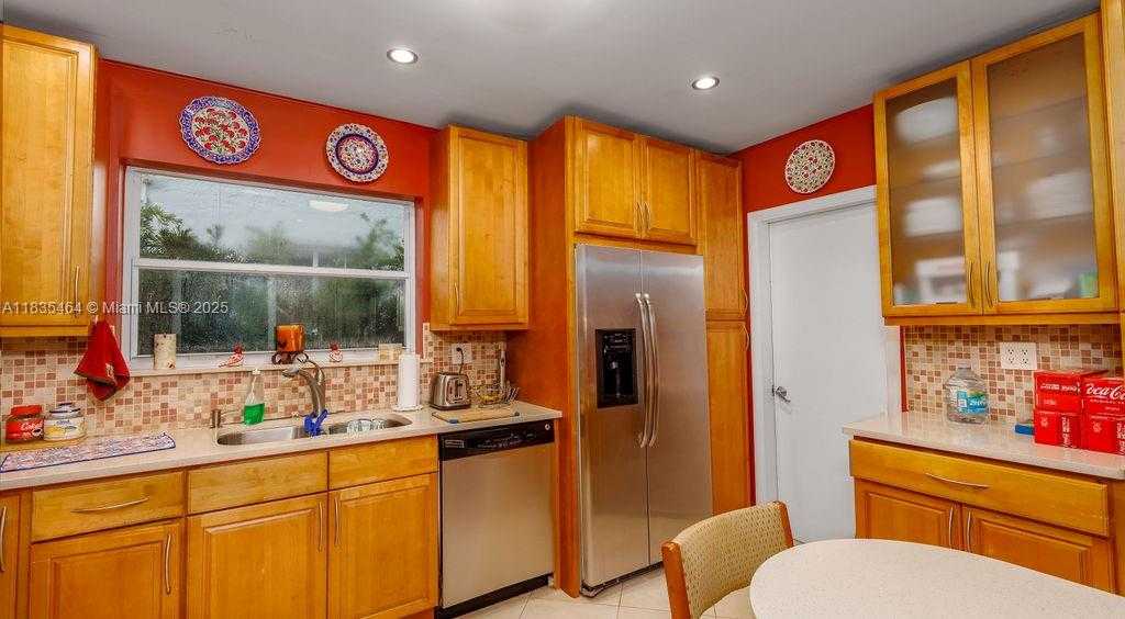 Small Image of 1530 CATALONIA AVE, Coral Gables Number 11