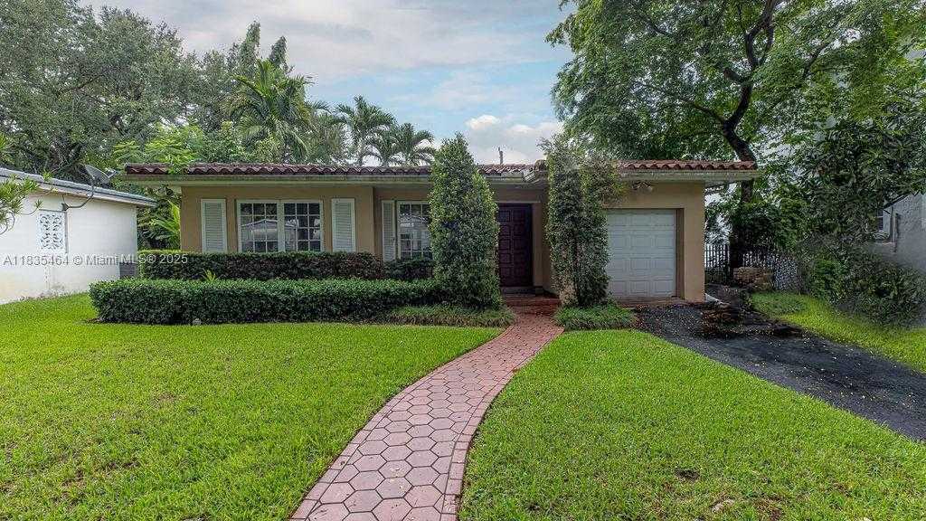 Small Image of 1530 CATALONIA AVE, Coral Gables Number 2