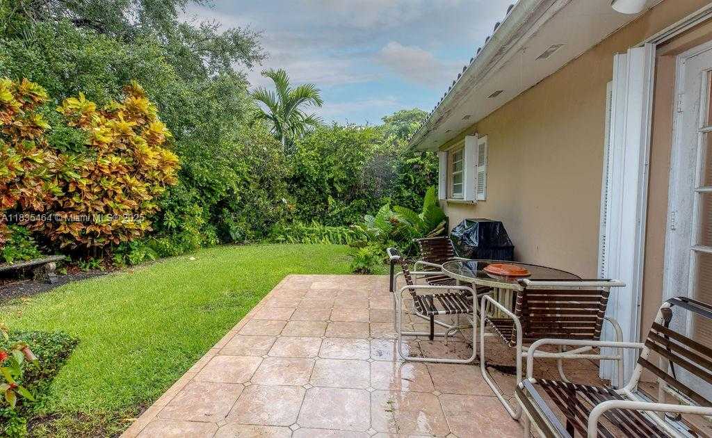 Small Image of 1530 CATALONIA AVE, Coral Gables Number 4