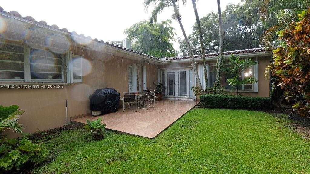 Small Image of 1530 CATALONIA AVE, Coral Gables Number 5