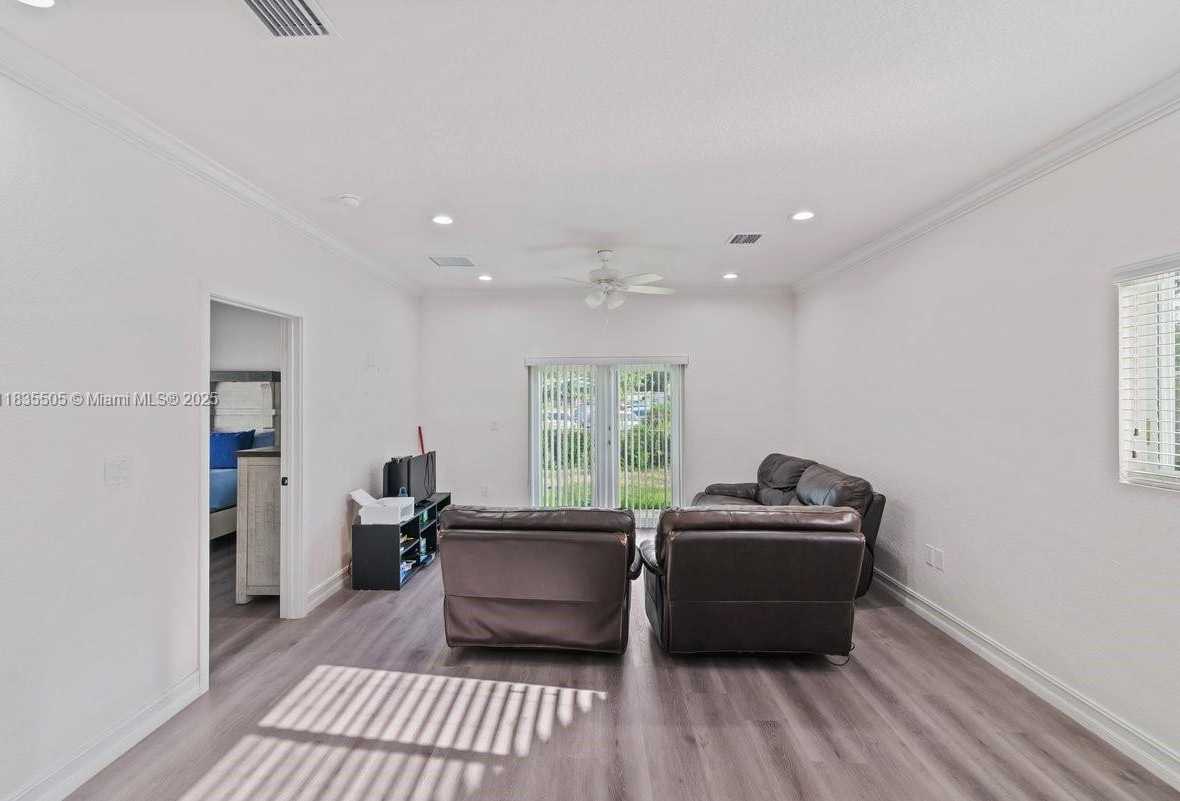 Small Image of 1941 NORTH WEST 151ST ST, Miami Gardens Number 12