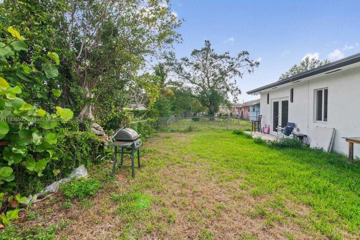 Small Image of 1941 NORTH WEST 151ST ST, Miami Gardens Number 16