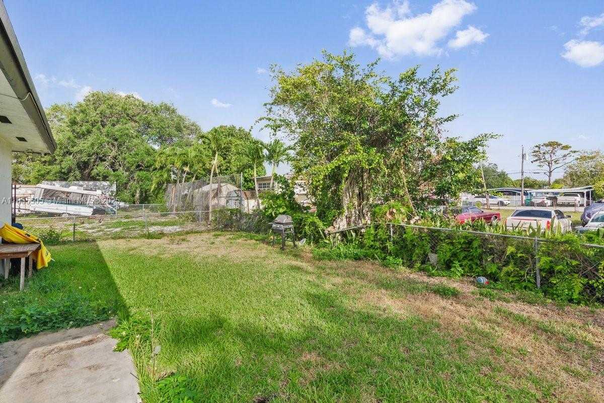 Small Image of 1941 NORTH WEST 151ST ST, Miami Gardens Number 17
