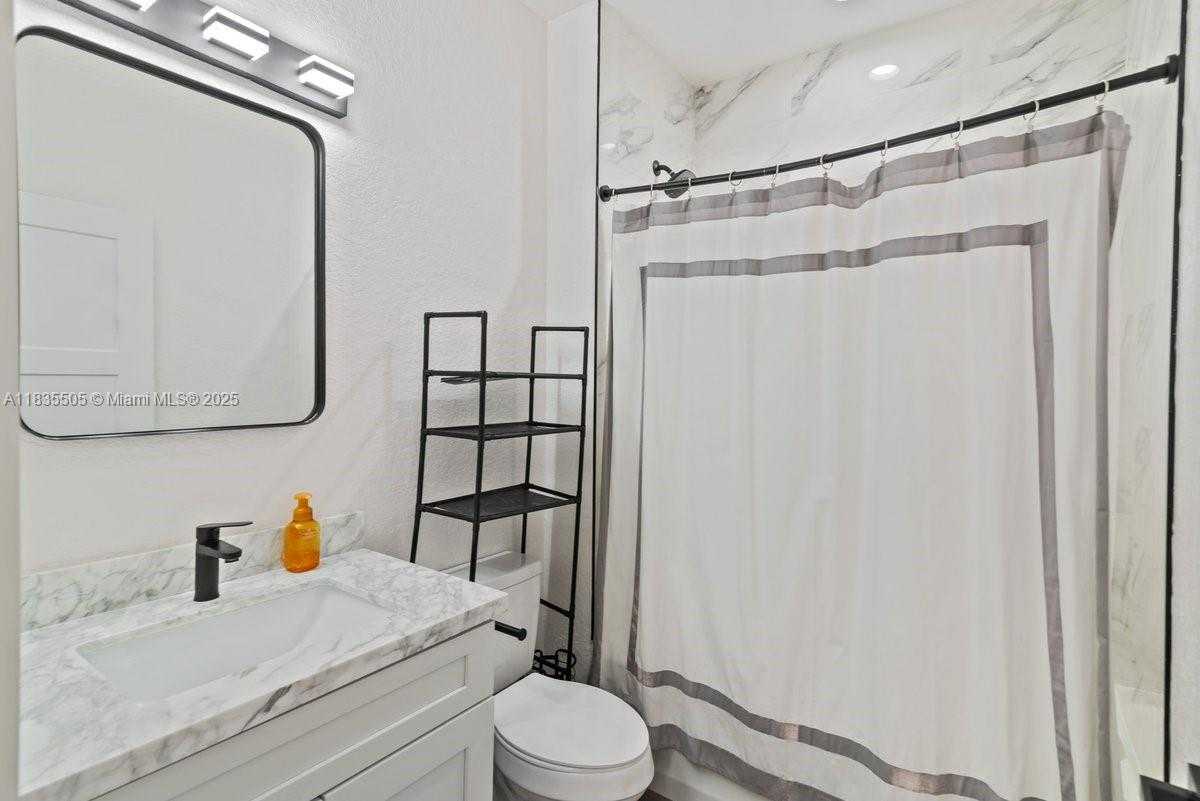 Small Image of 1941 NORTH WEST 151ST ST, Miami Gardens Number 6