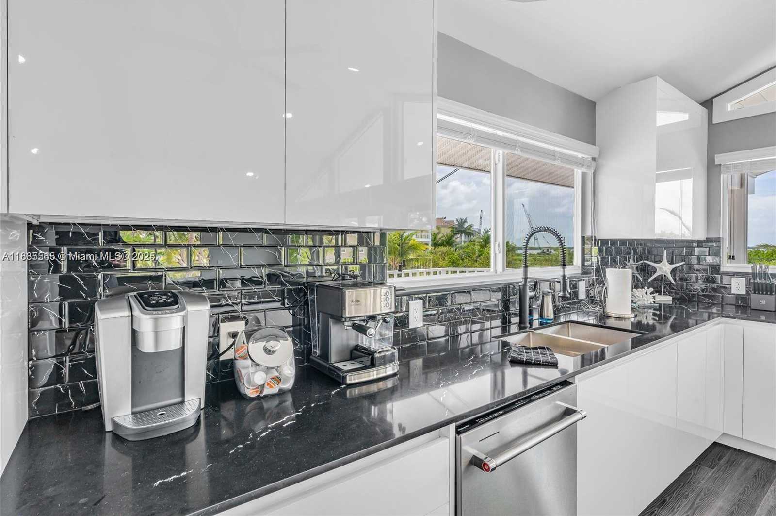Small Image of 90 NORTH BOUNTY LN, Key Largo Number 13