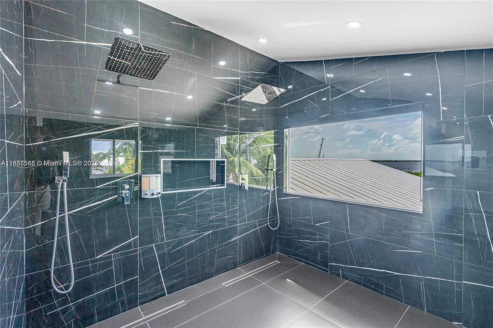 Small Image of 90 NORTH BOUNTY LN, Key Largo Number 25