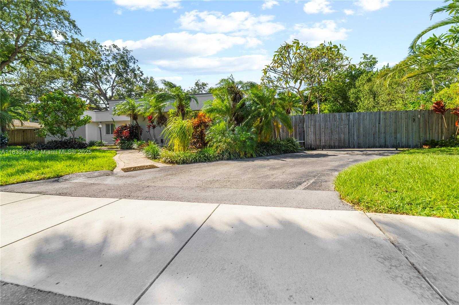 Small Image of 15200 SOUTH WEST 81ST AVE, Palmetto Bay Number 46