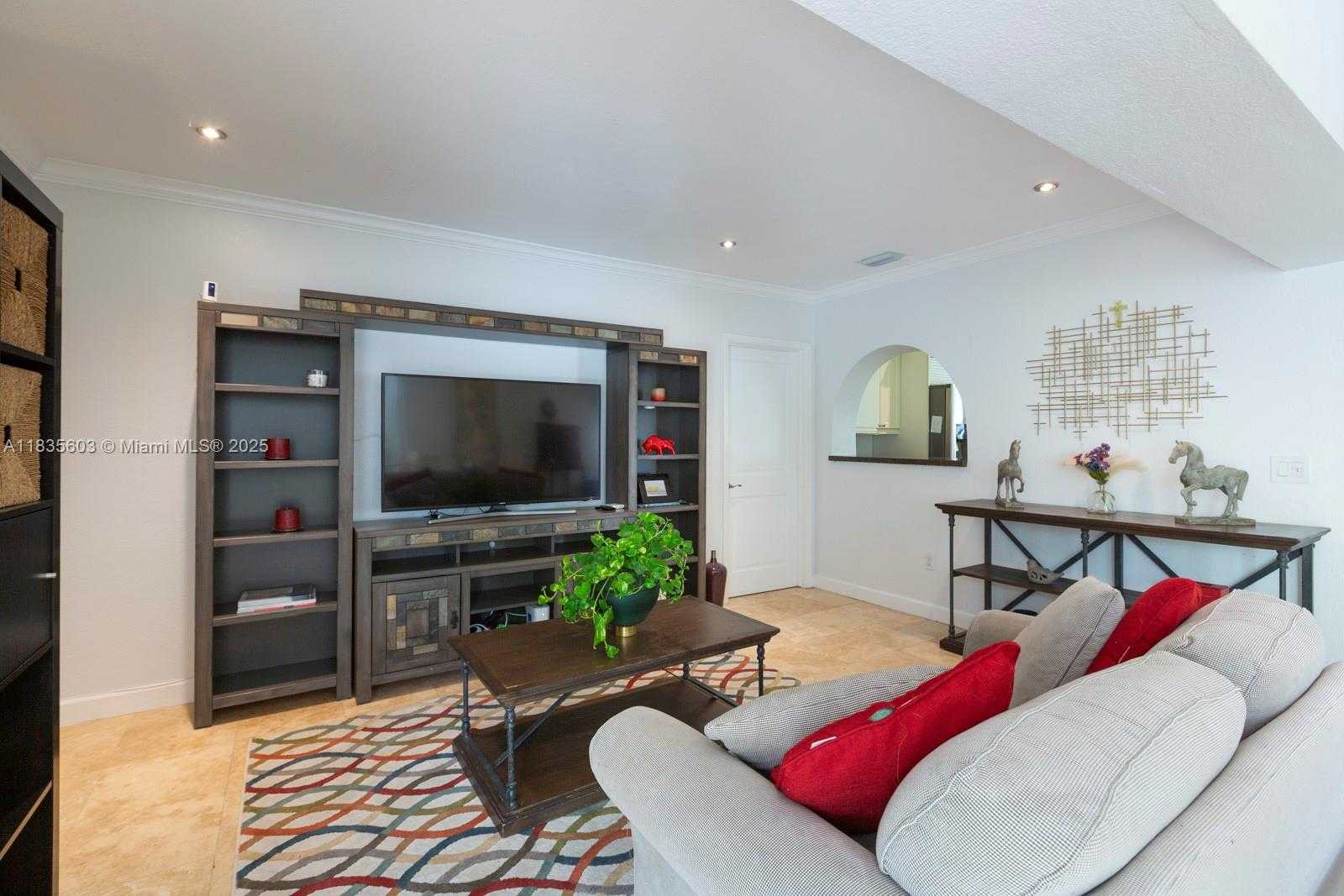 Small Image of 6302 SOUTH WEST 44TH ST, South Miami Number 12