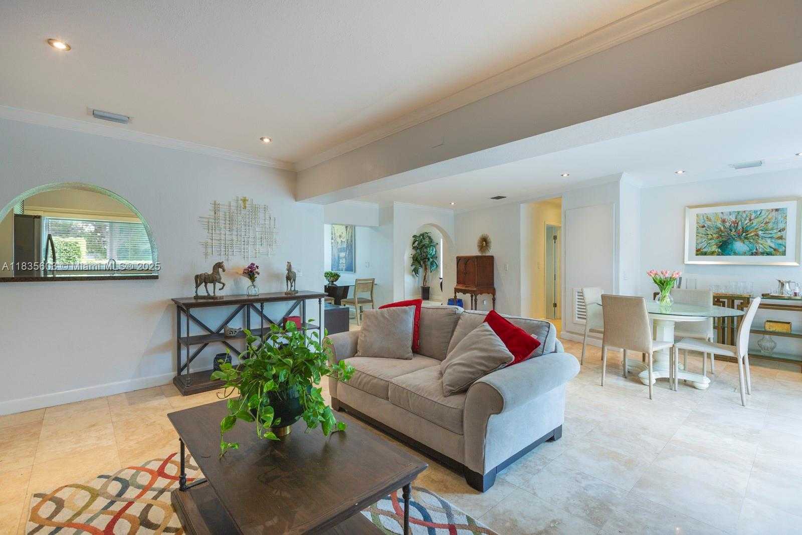 Small Image of 6302 SOUTH WEST 44TH ST, South Miami Number 13