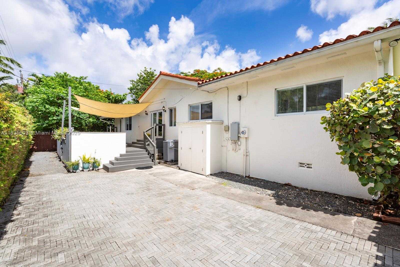 Small Image of 6302 SOUTH WEST 44TH ST, South Miami Number 24