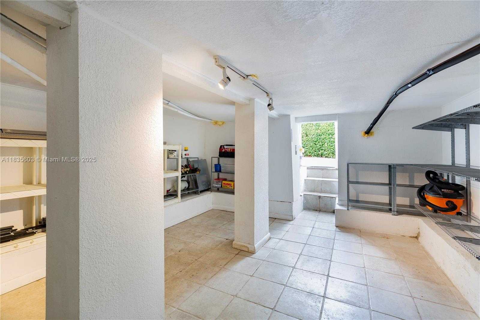 Small Image of 6302 SOUTH WEST 44TH ST, South Miami Number 25