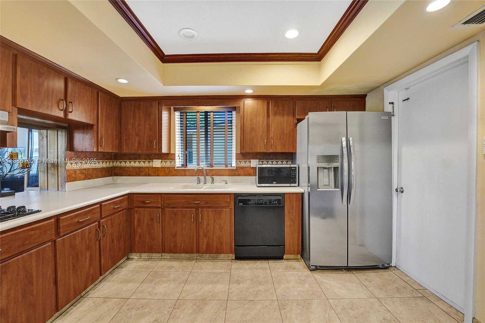 Small Image of 11000 NORTH WEST 20TH ST, Pembroke Pines Number 14