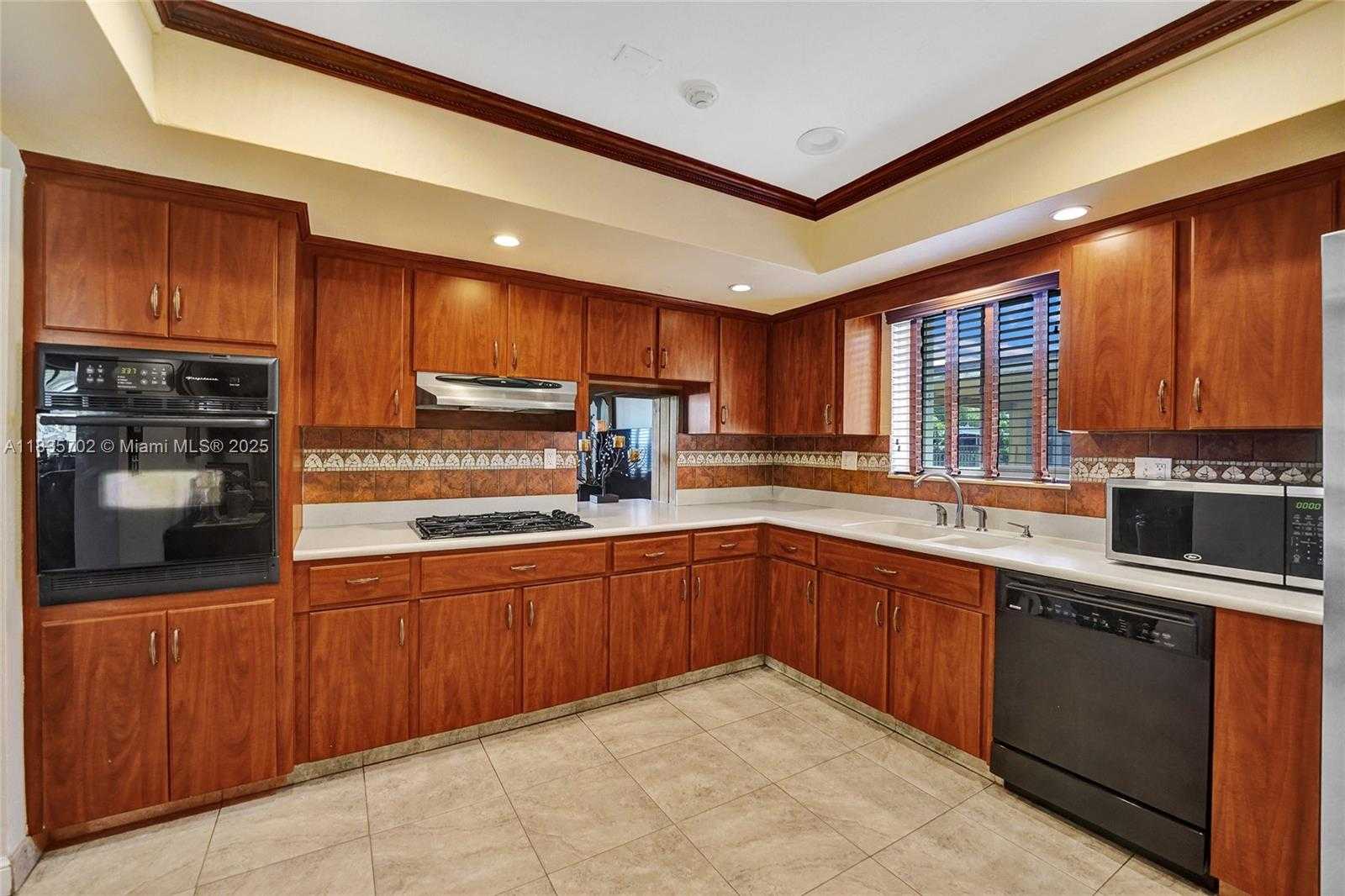 Small Image of 11000 NORTH WEST 20TH ST, Pembroke Pines Number 15