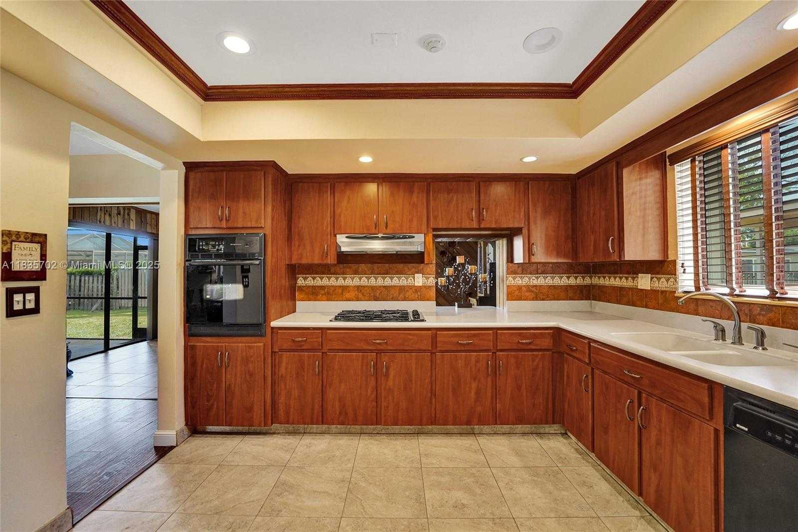 Small Image of 11000 NORTH WEST 20TH ST, Pembroke Pines Number 16