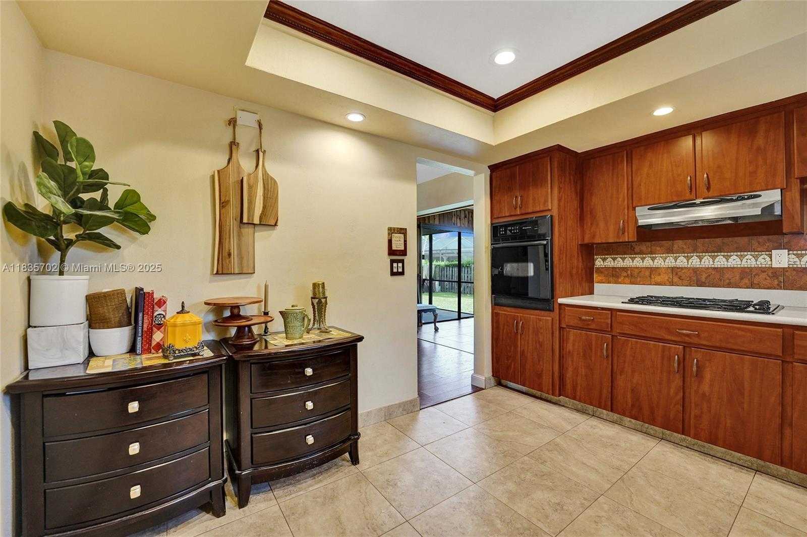 Small Image of 11000 NORTH WEST 20TH ST, Pembroke Pines Number 17