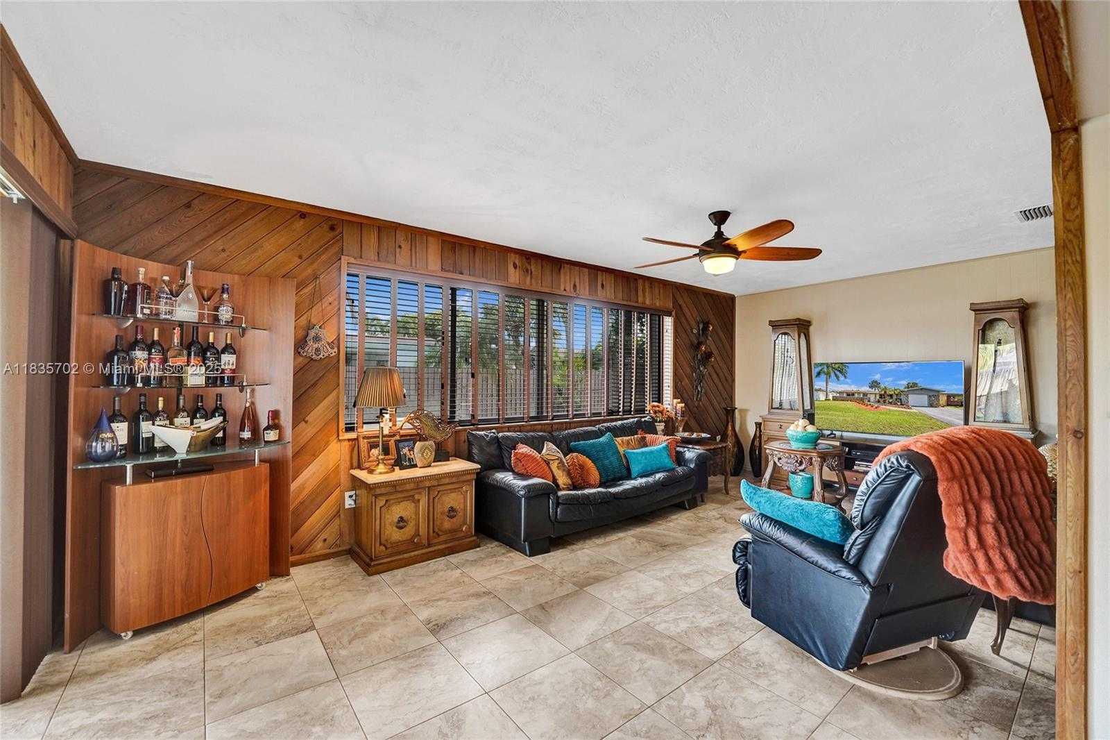 Small Image of 11000 NORTH WEST 20TH ST, Pembroke Pines Number 21