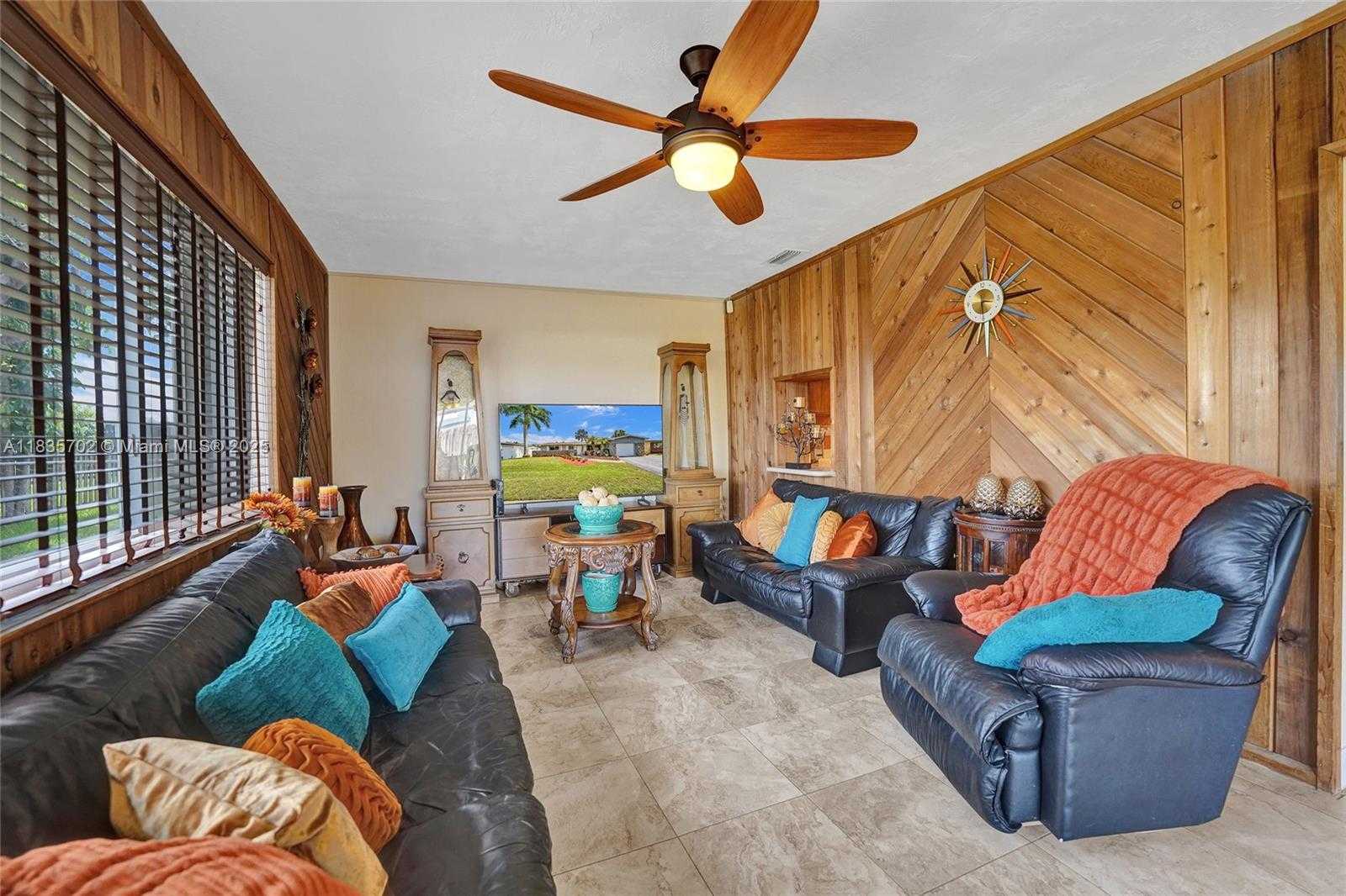 Small Image of 11000 NORTH WEST 20TH ST, Pembroke Pines Number 22