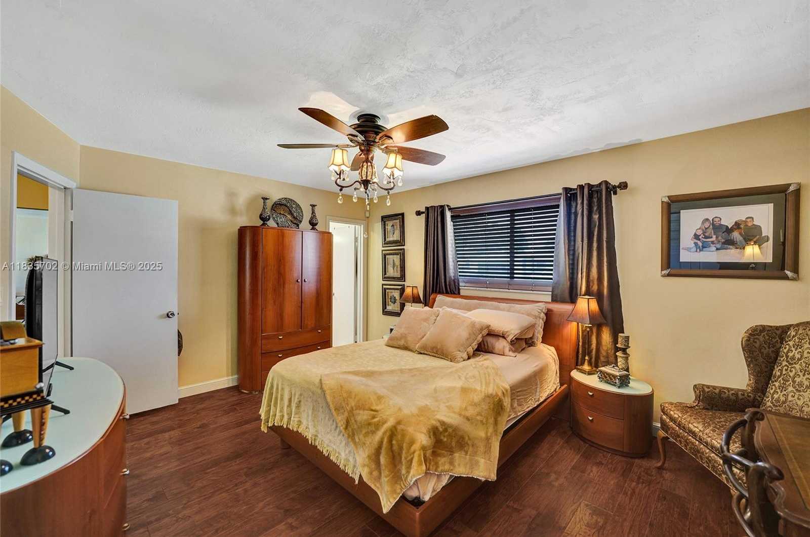 Small Image of 11000 NORTH WEST 20TH ST, Pembroke Pines Number 27