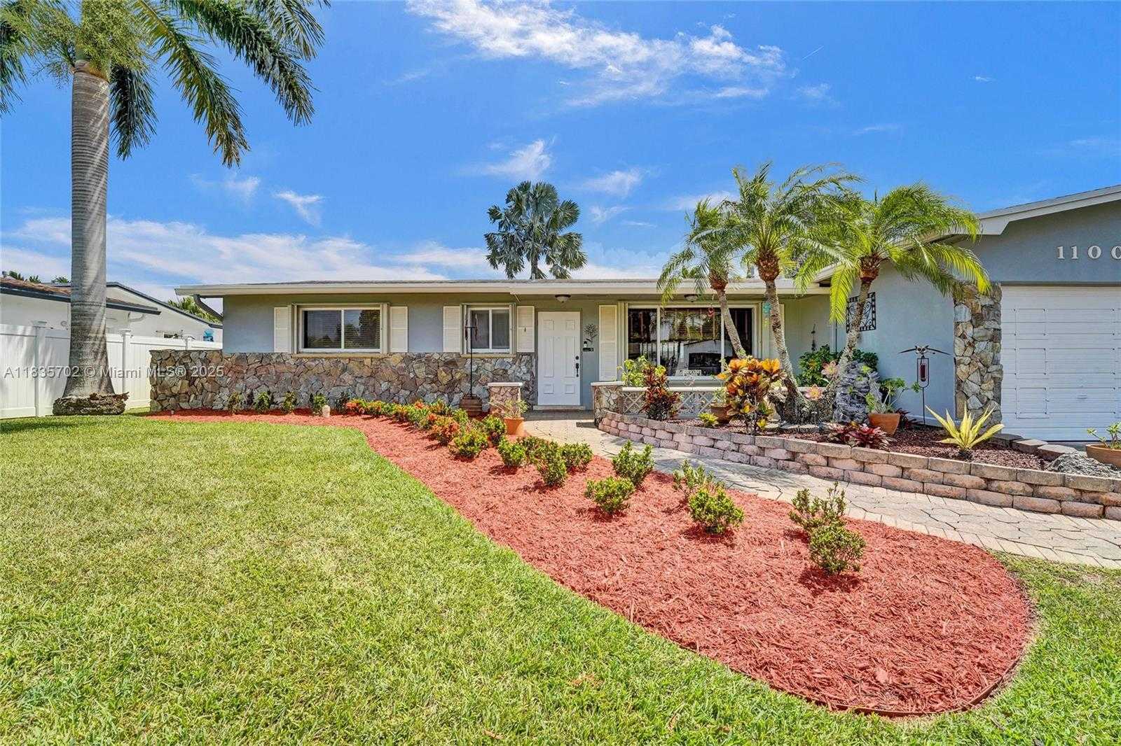 Small Image of 11000 NORTH WEST 20TH ST, Pembroke Pines Number 3