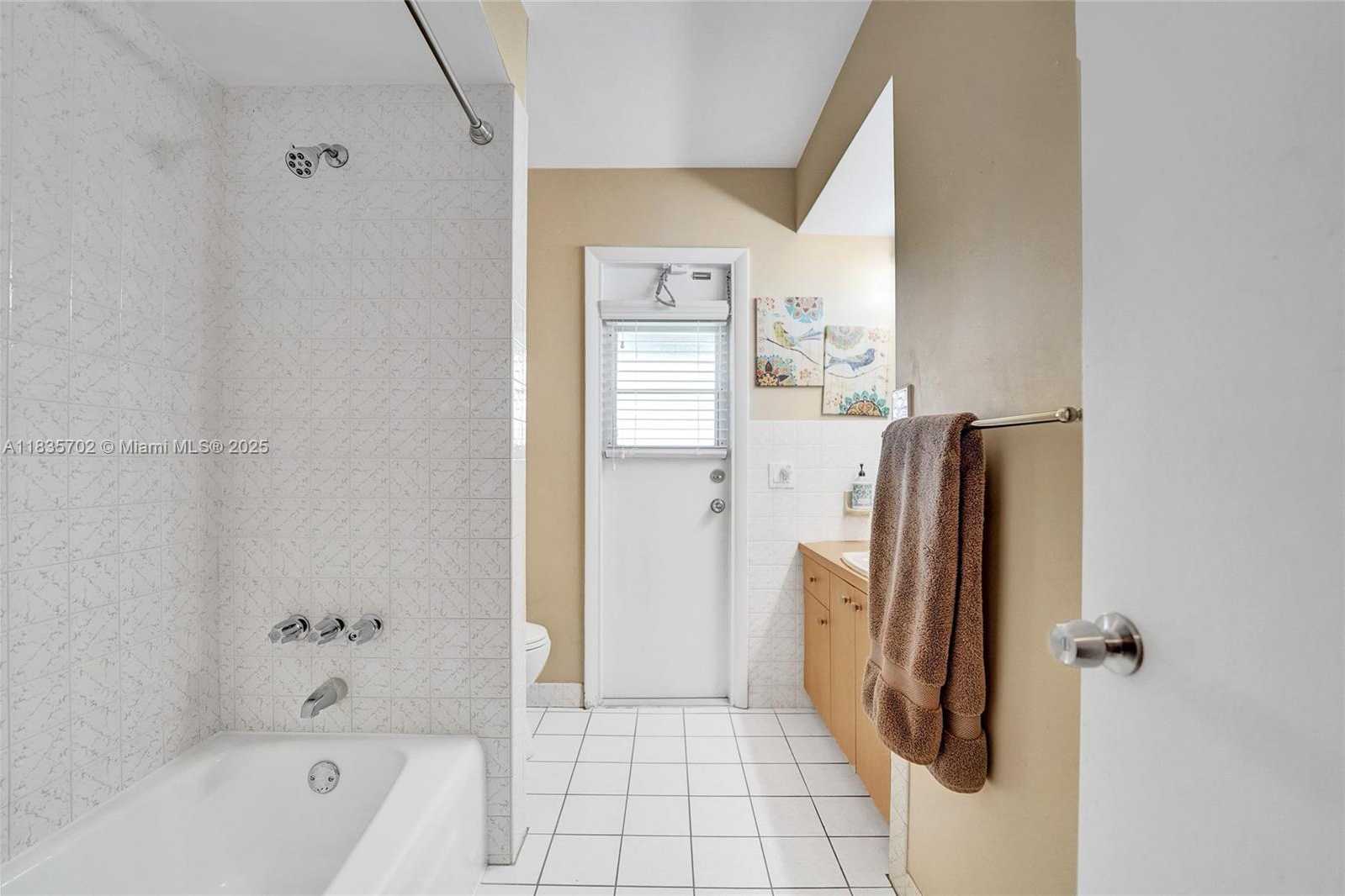 Small Image of 11000 NORTH WEST 20TH ST, Pembroke Pines Number 37