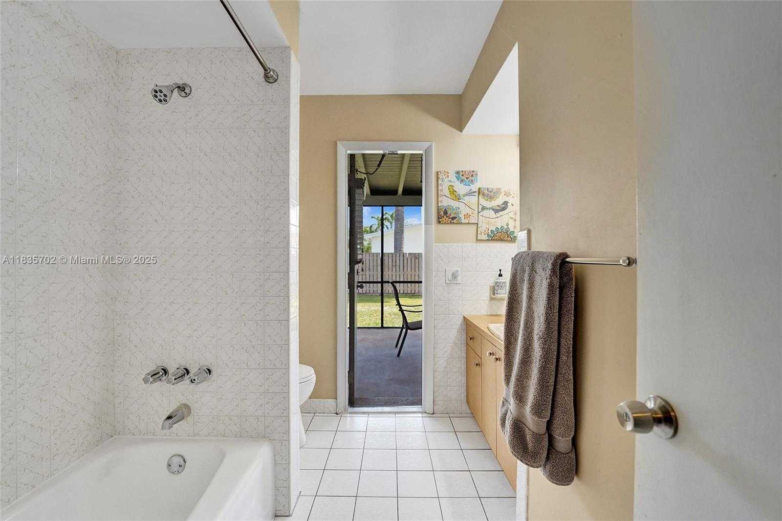 Small Image of 11000 NORTH WEST 20TH ST, Pembroke Pines Number 39