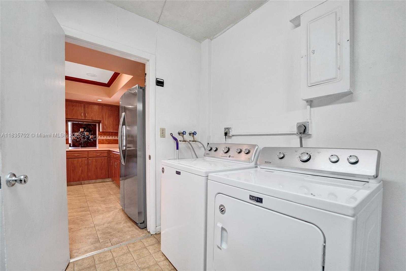 Small Image of 11000 NORTH WEST 20TH ST, Pembroke Pines Number 47