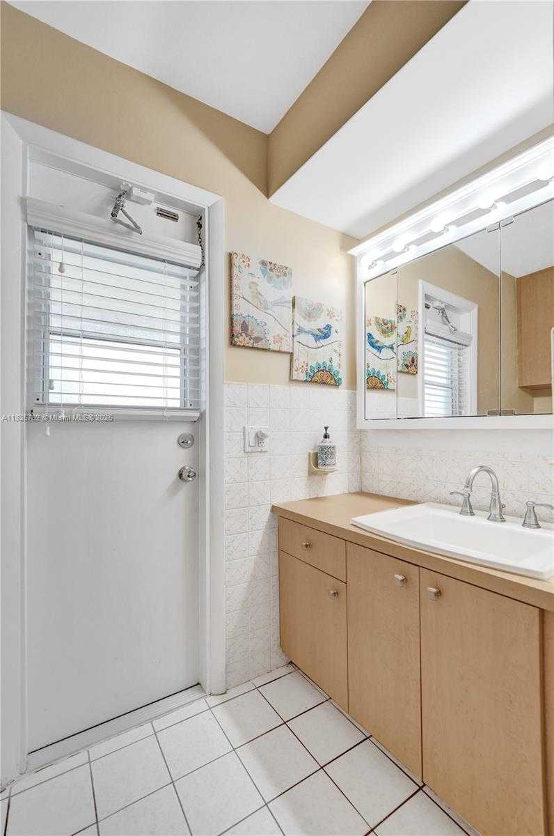 Small Image of 11000 NORTH WEST 20TH ST, Pembroke Pines Number 63