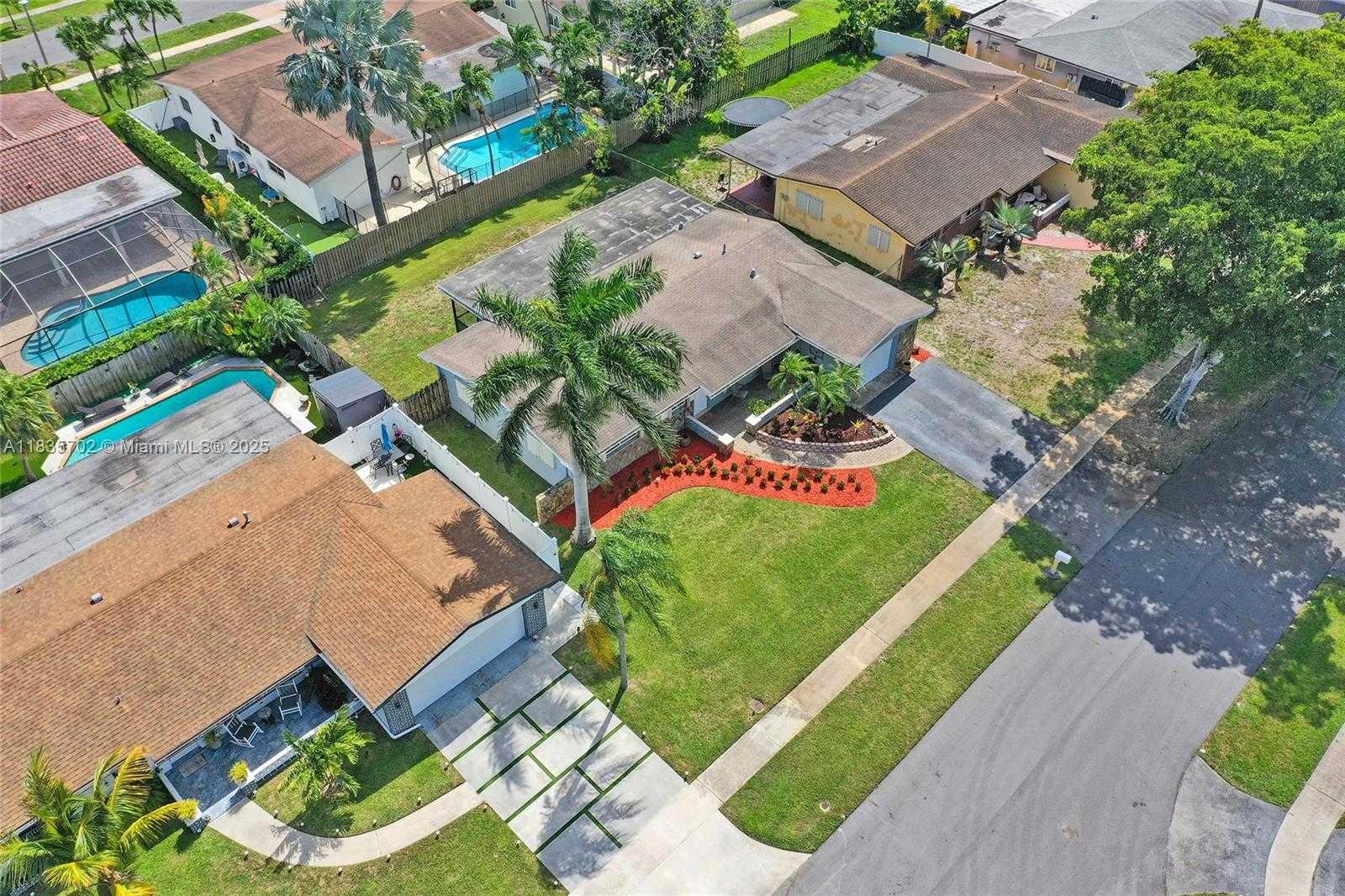 Small Image of 11000 NORTH WEST 20TH ST, Pembroke Pines Number 77
