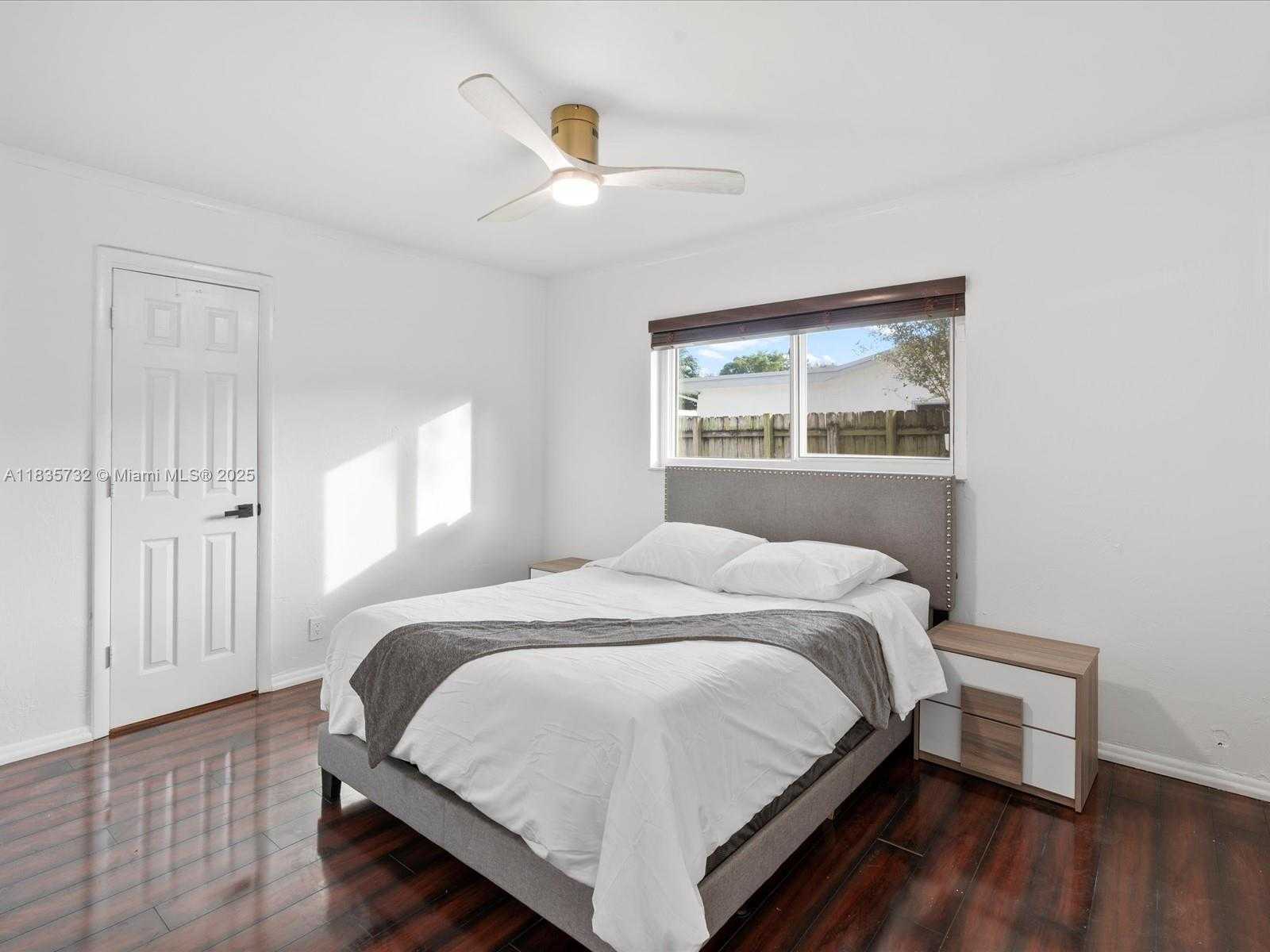 Small Image of 5191 SARAZEN DR, Hollywood Number 10