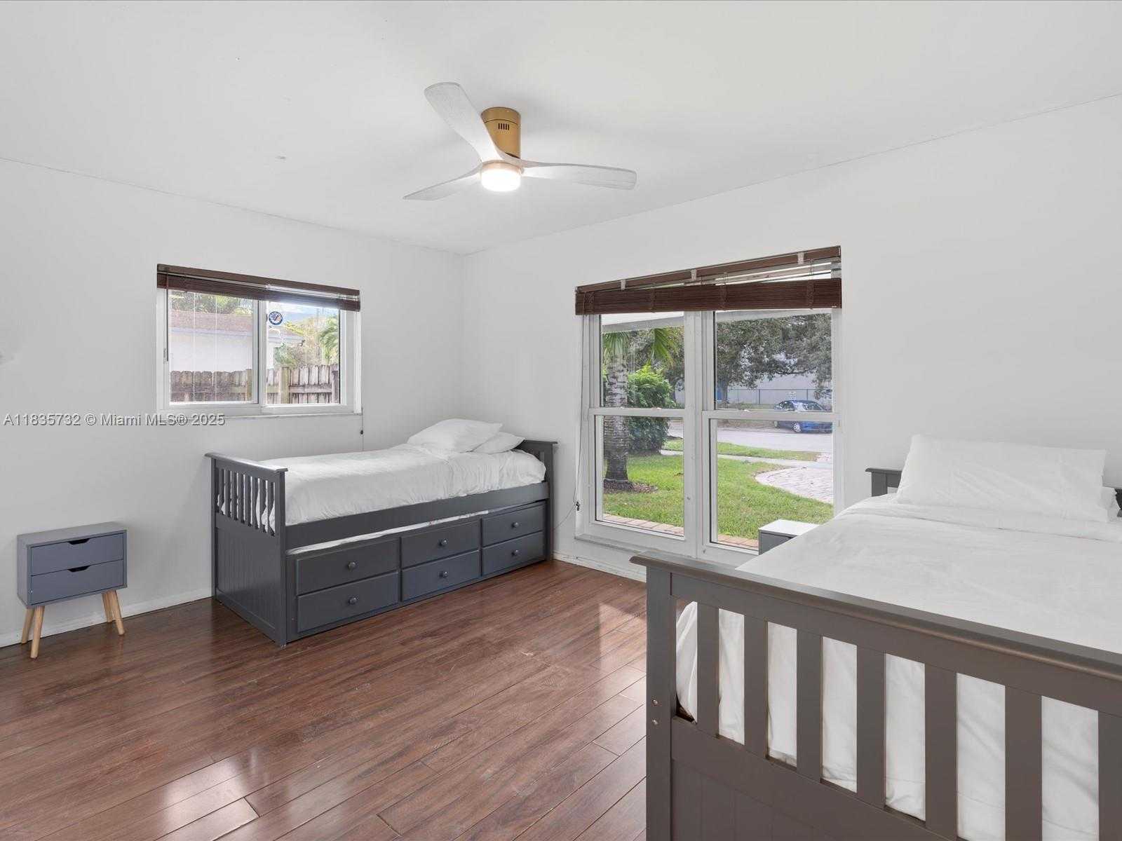Small Image of 5191 SARAZEN DR, Hollywood Number 11