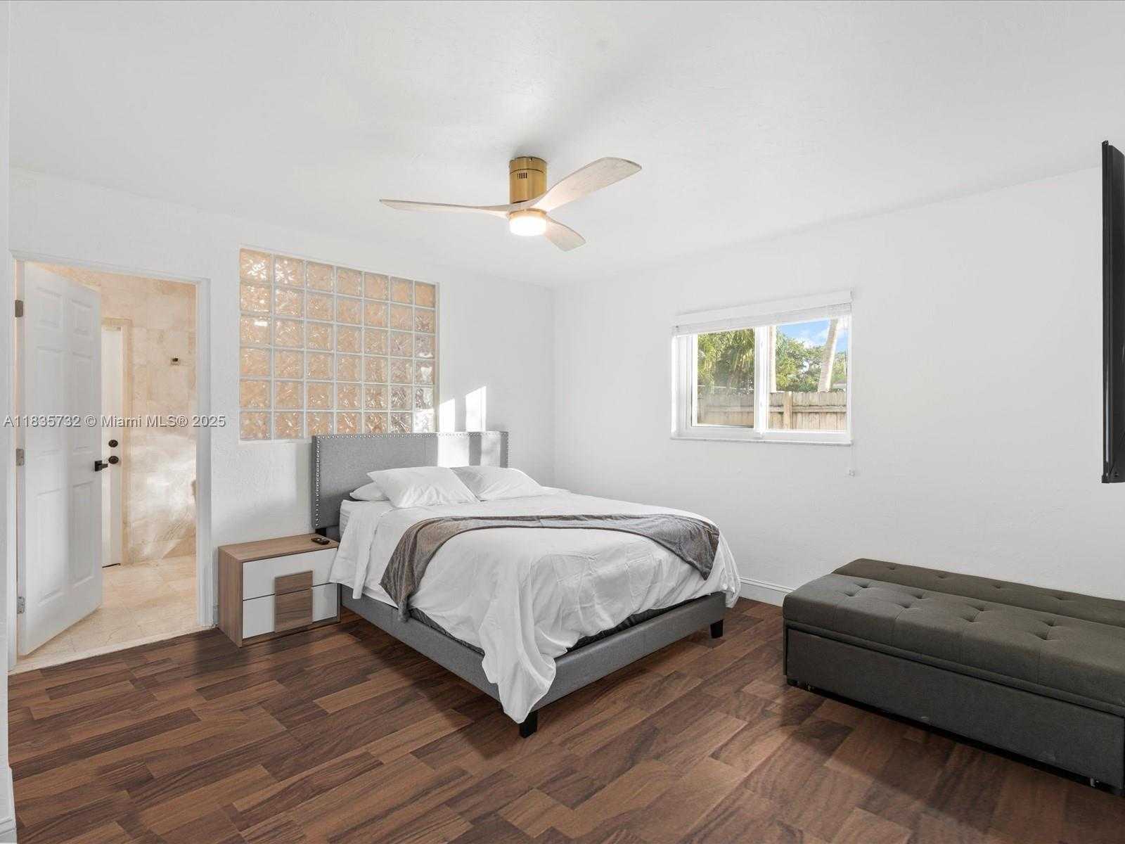 Small Image of 5191 SARAZEN DR, Hollywood Number 13