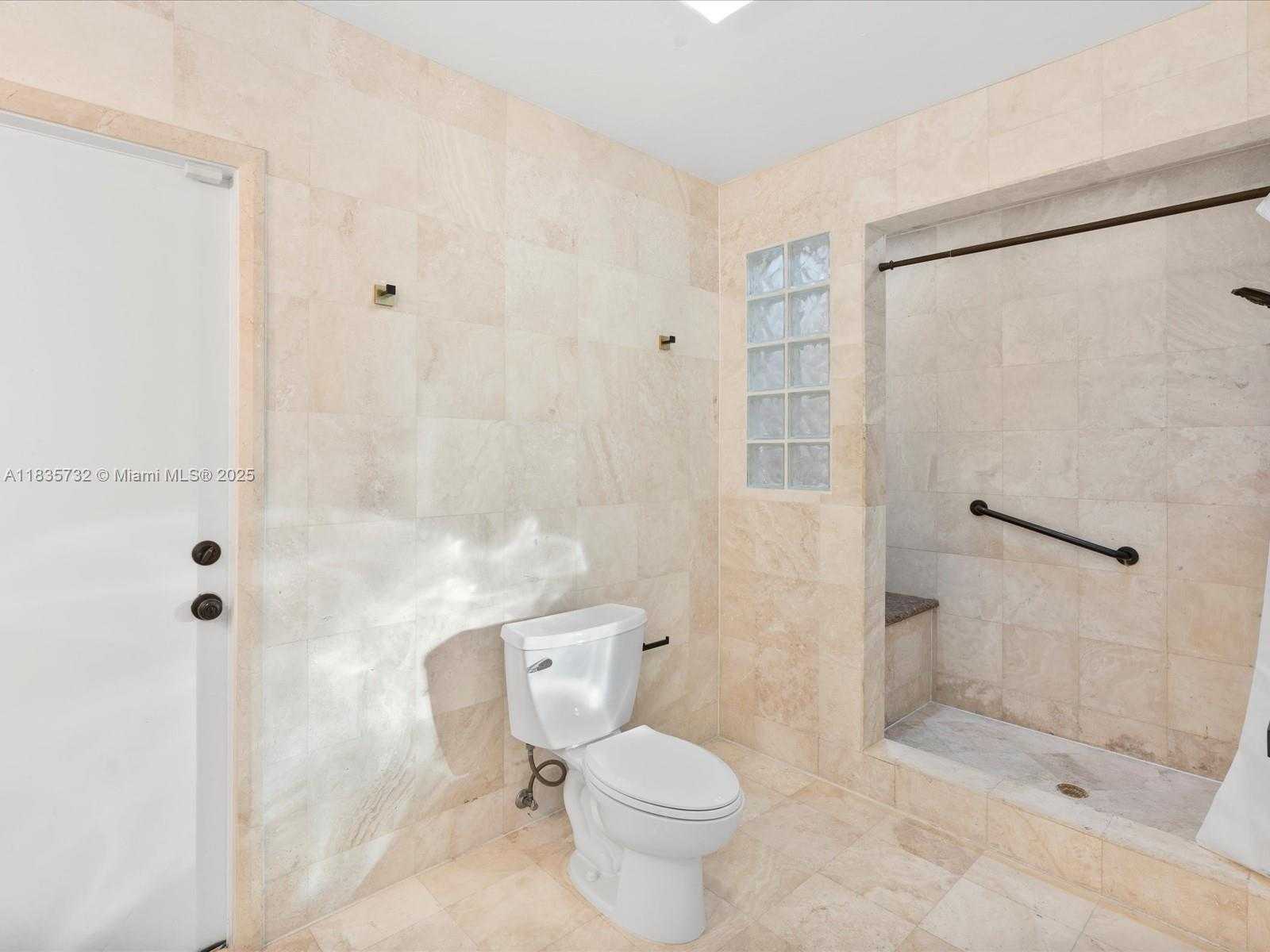 Small Image of 5191 SARAZEN DR, Hollywood Number 14