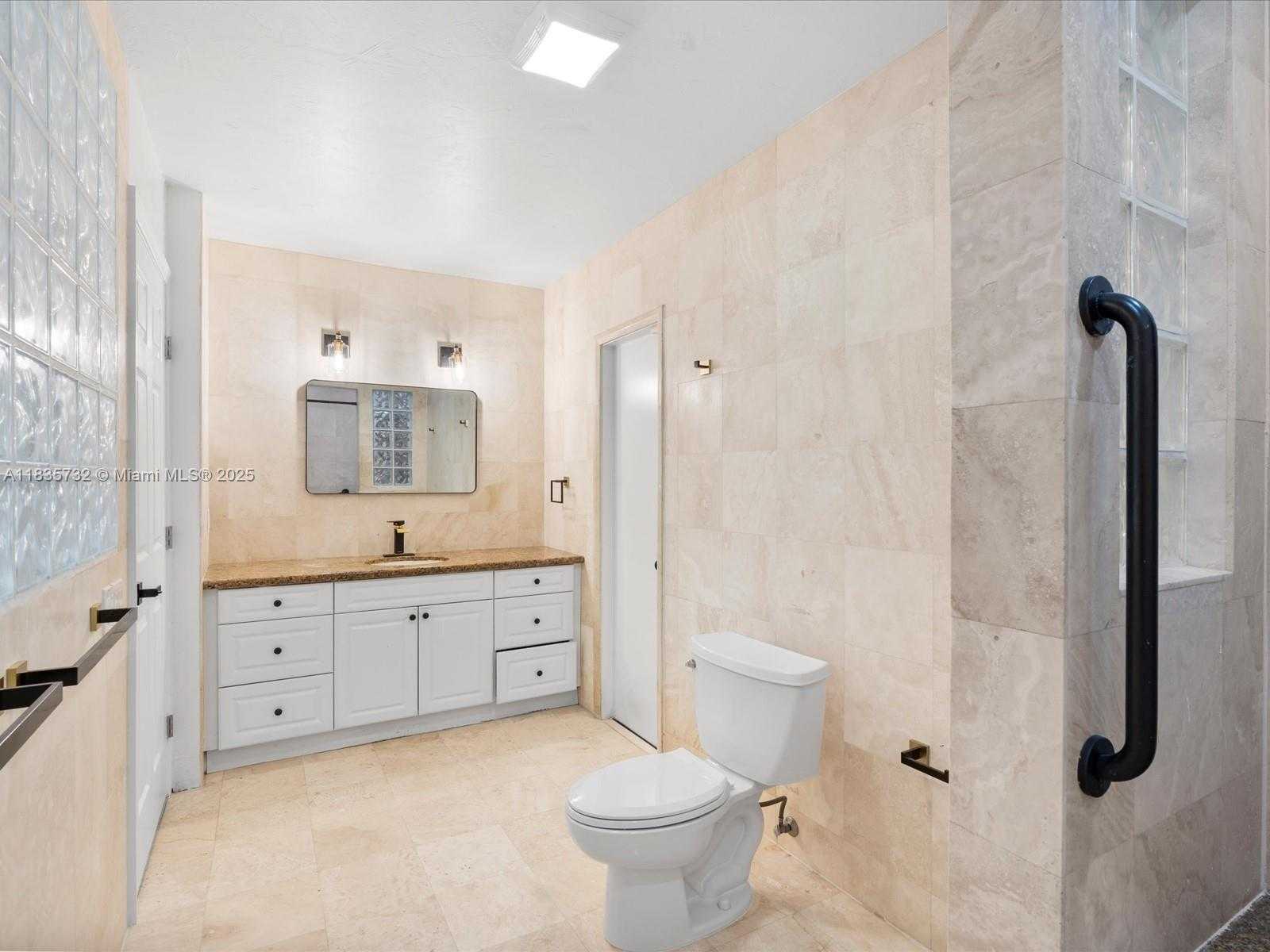 Small Image of 5191 SARAZEN DR, Hollywood Number 15