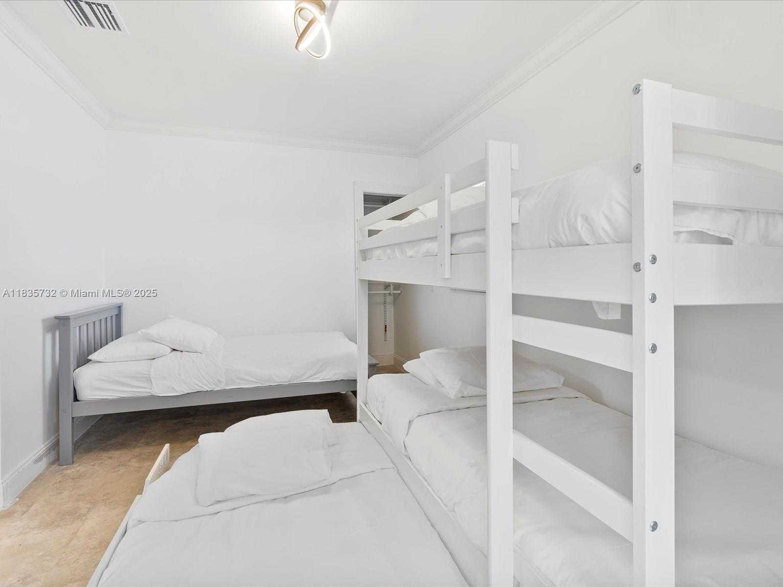 Small Image of 5191 SARAZEN DR, Hollywood Number 16