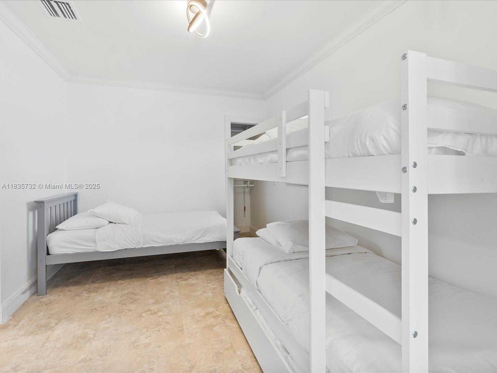 Small Image of 5191 SARAZEN DR, Hollywood Number 17