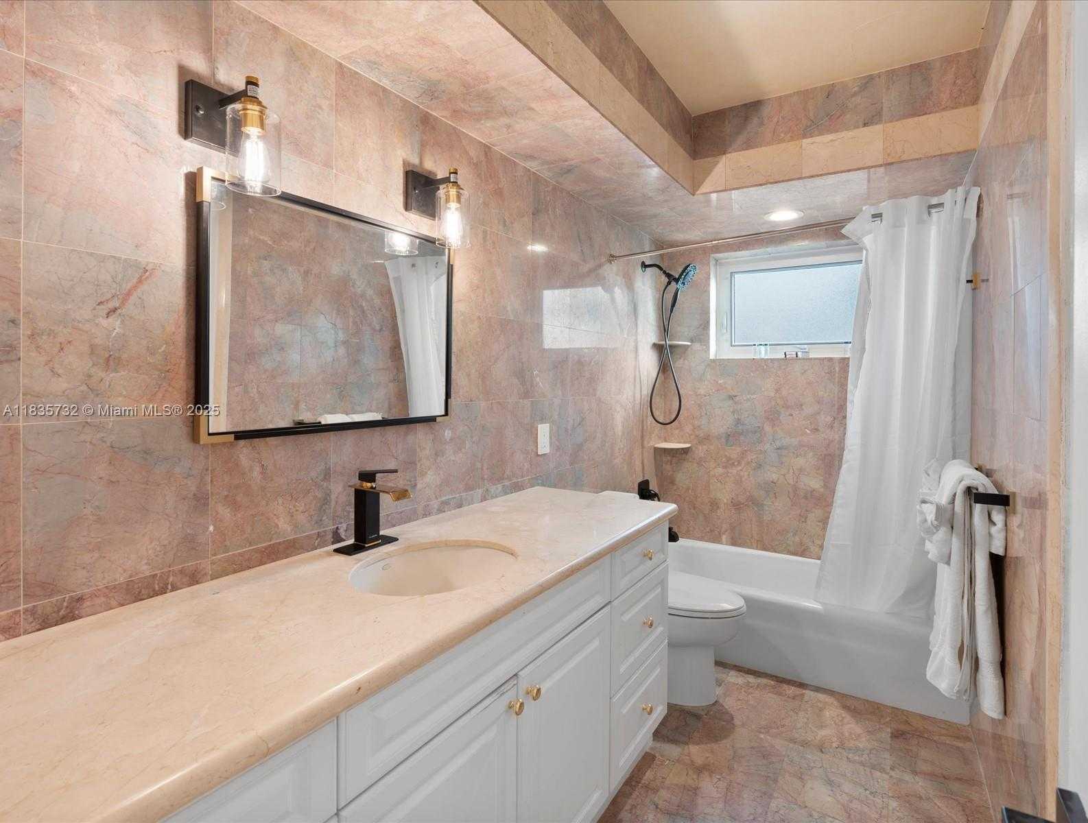 Small Image of 5191 SARAZEN DR, Hollywood Number 18