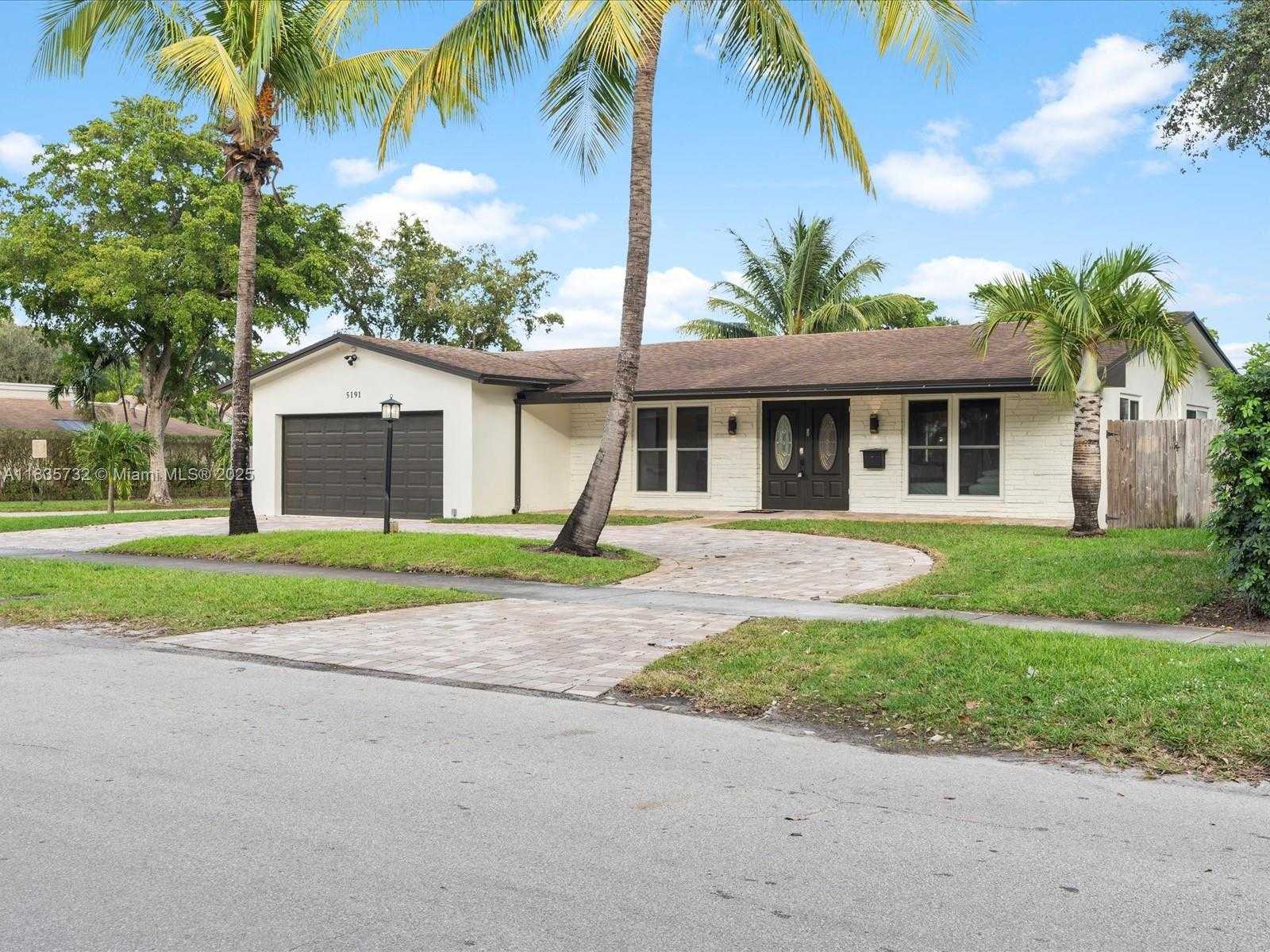 Small Image of 5191 SARAZEN DR, Hollywood Number 20