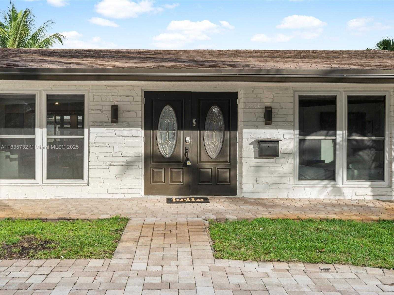 Small Image of 5191 SARAZEN DR, Hollywood Number 22