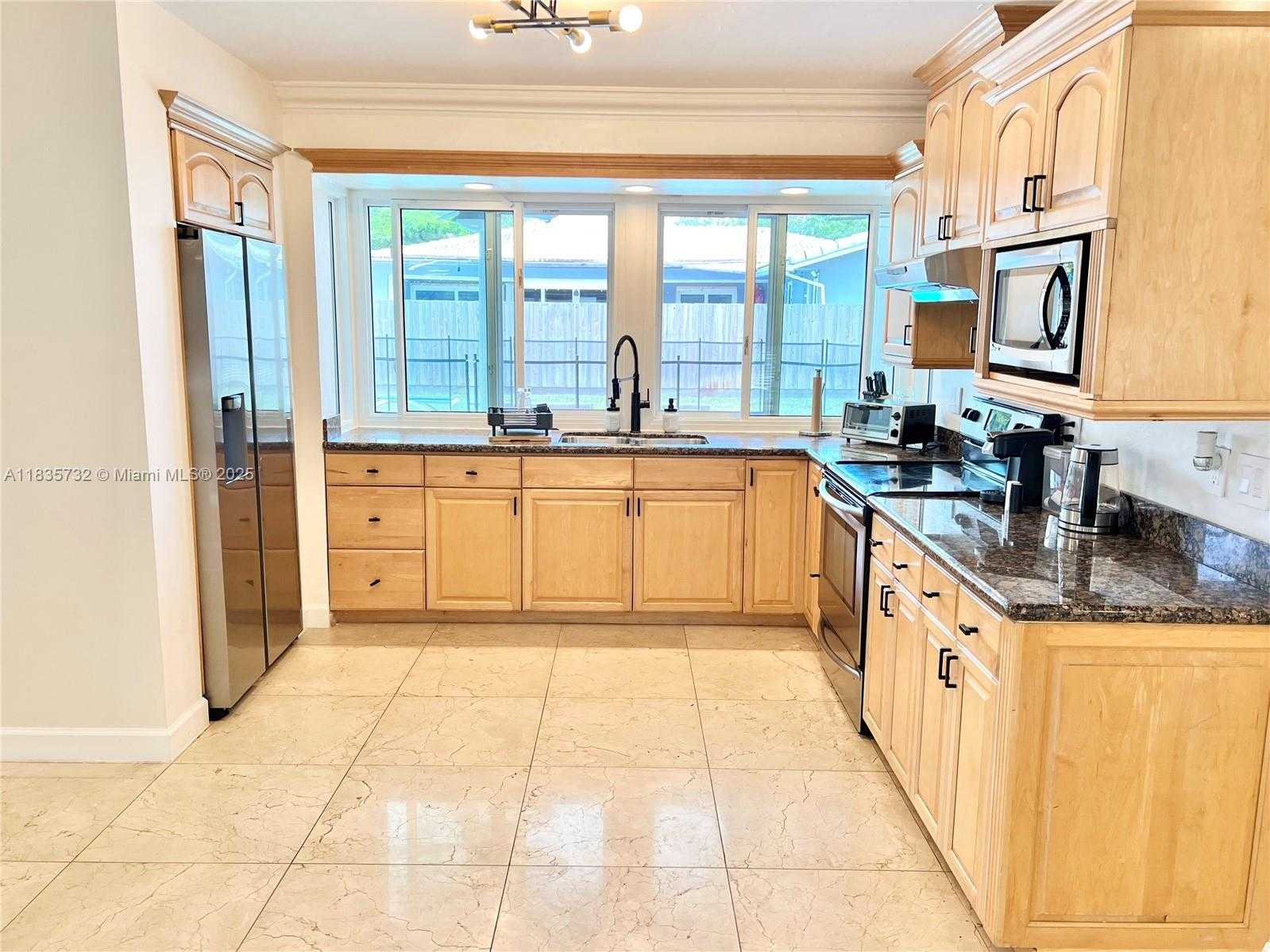 Small Image of 5191 SARAZEN DR, Hollywood Number 6