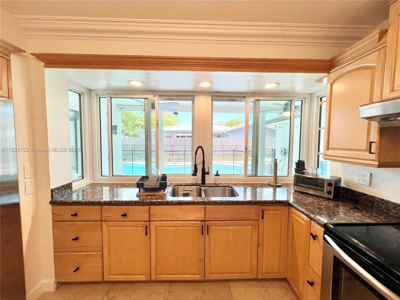Small Image of 5191 SARAZEN DR, Hollywood Number 7