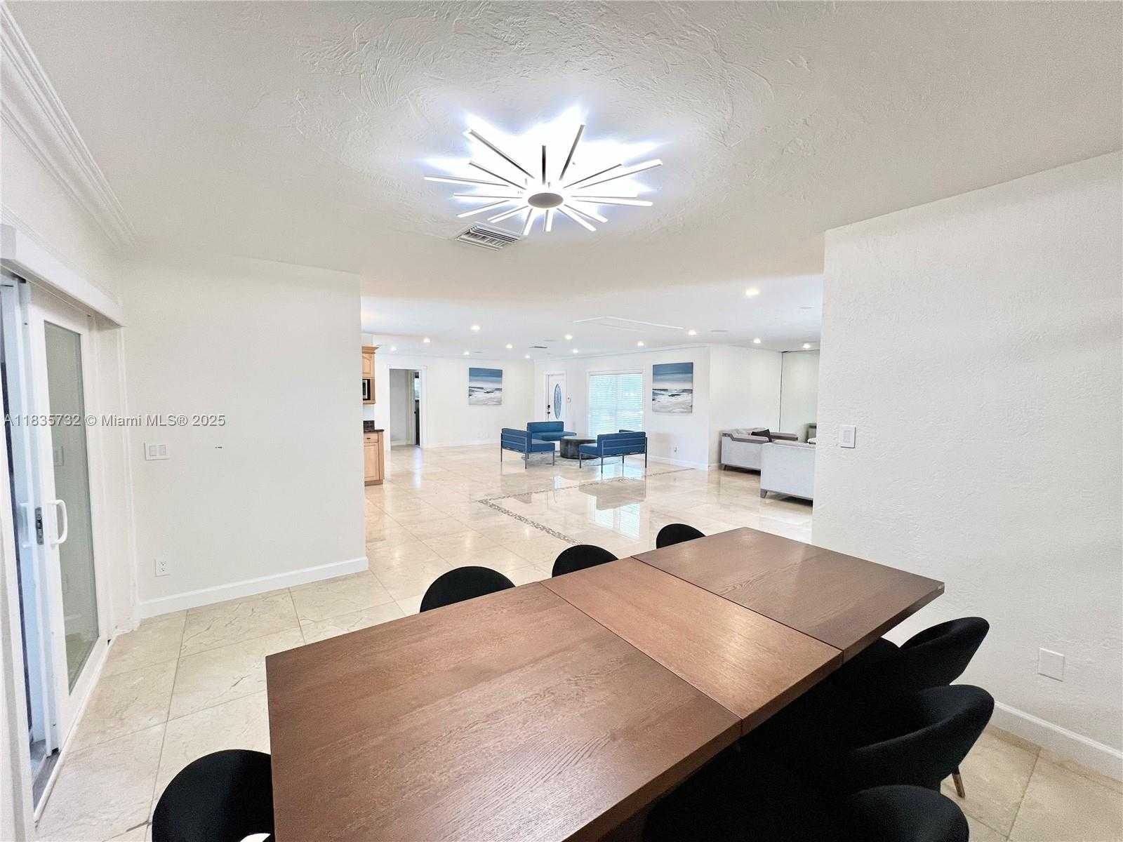 Small Image of 5191 SARAZEN DR, Hollywood Number 8