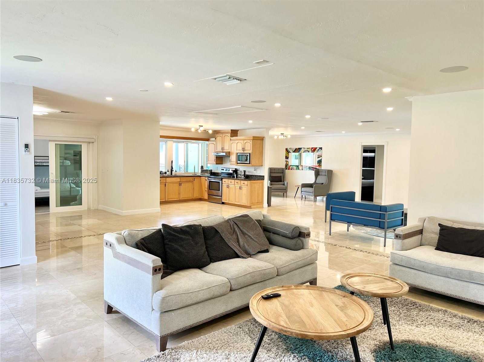 Small Image of 5191 SARAZEN DR, Hollywood Number 9