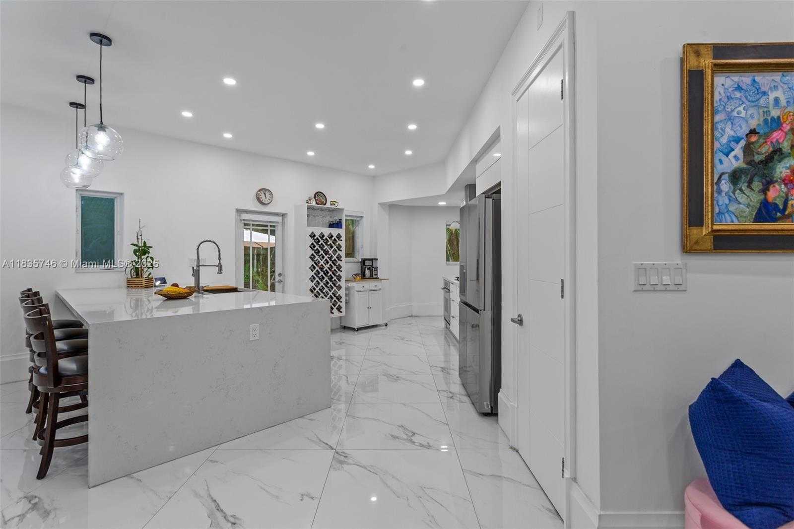 Small Image of 711 SUNSET RD, Coral Gables Number 2