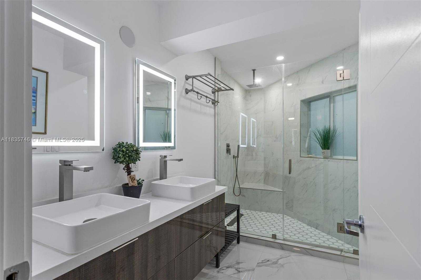 Small Image of 711 SUNSET RD, Coral Gables Number 31