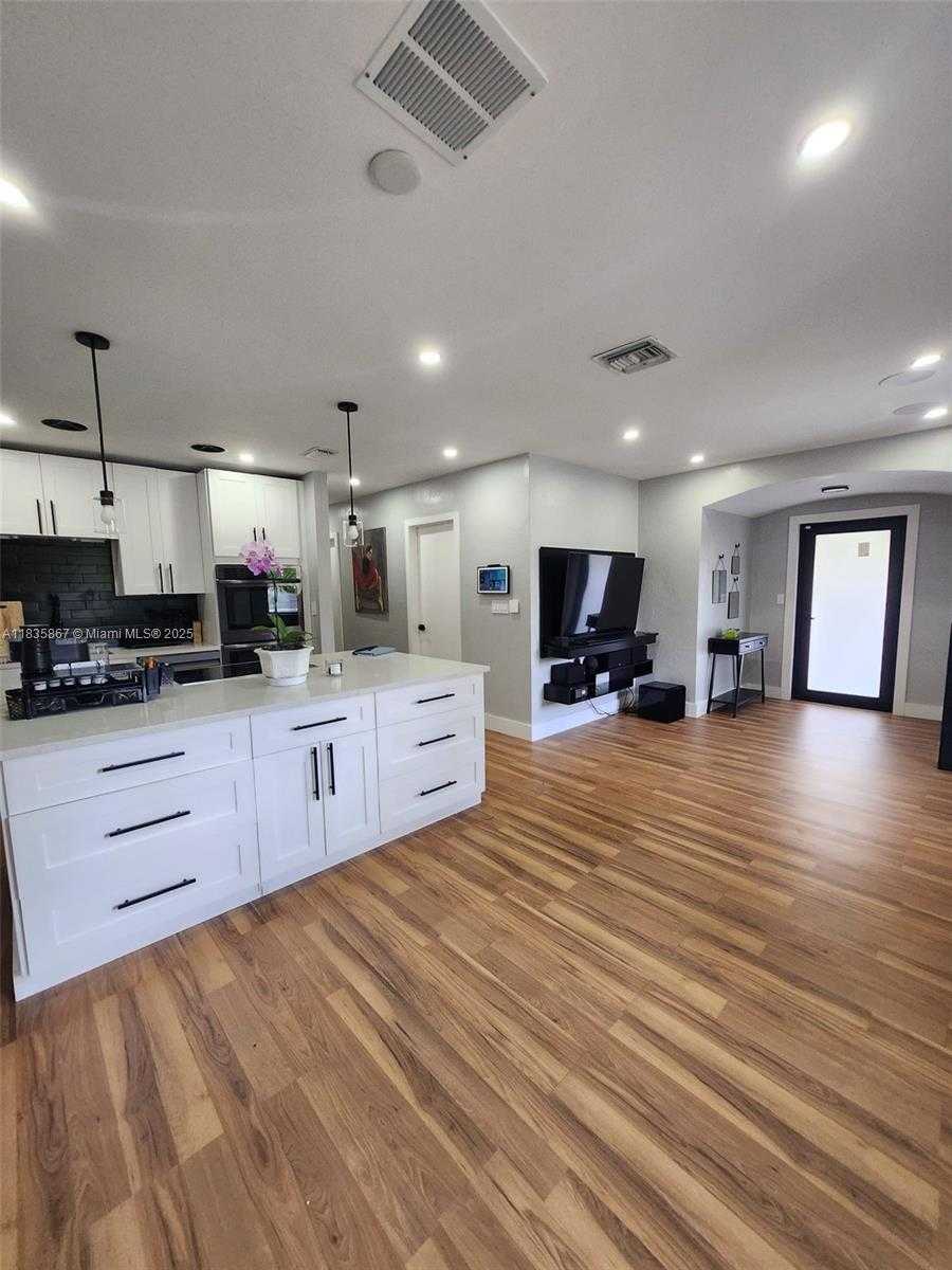 Small Image of 817 NORTH WEST 17TH ST, Fort Lauderdale Number 5