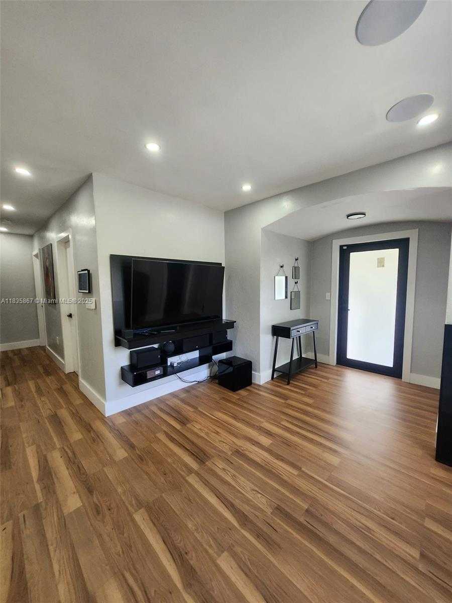 Small Image of 817 NORTH WEST 17TH ST, Fort Lauderdale Number 7