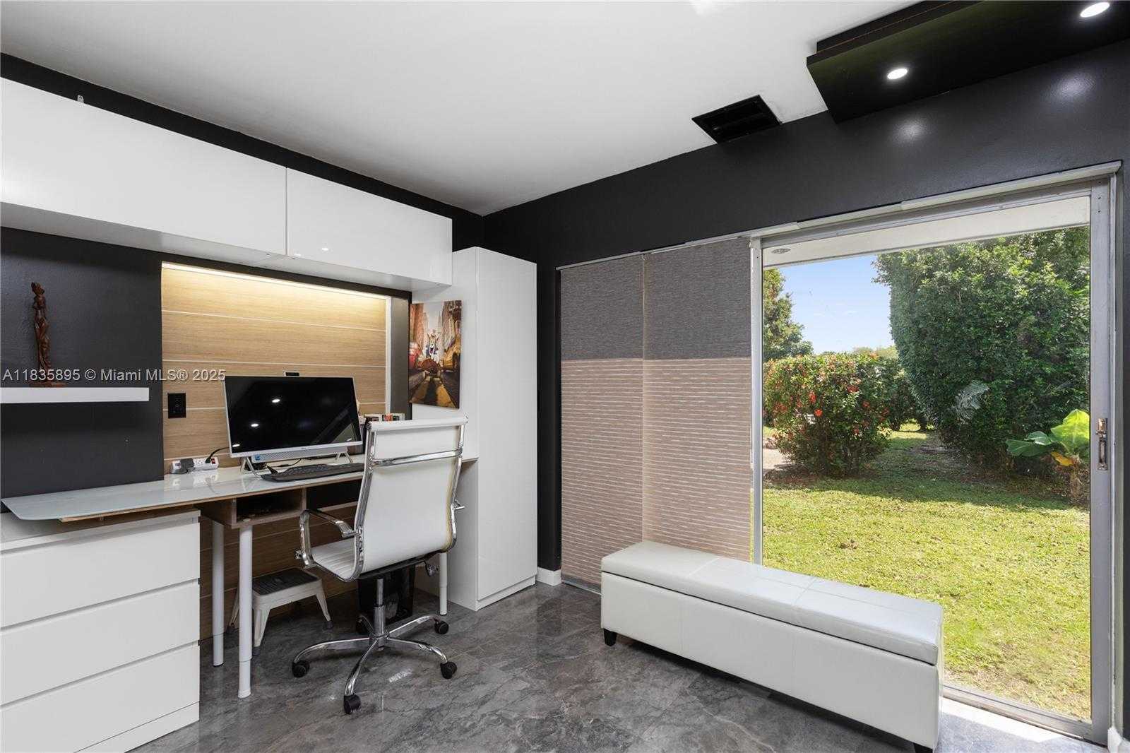Small Image of 5712 WHITE HICKORY CIR, Tamarac Number 24