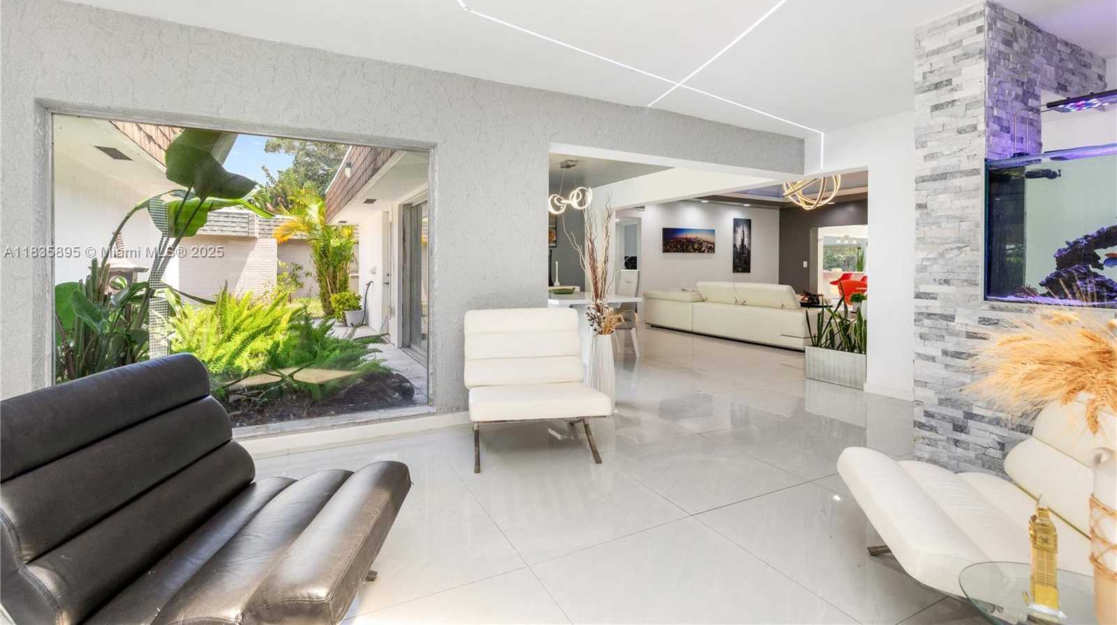 Small Image of 5712 WHITE HICKORY CIR, Tamarac Number 4
