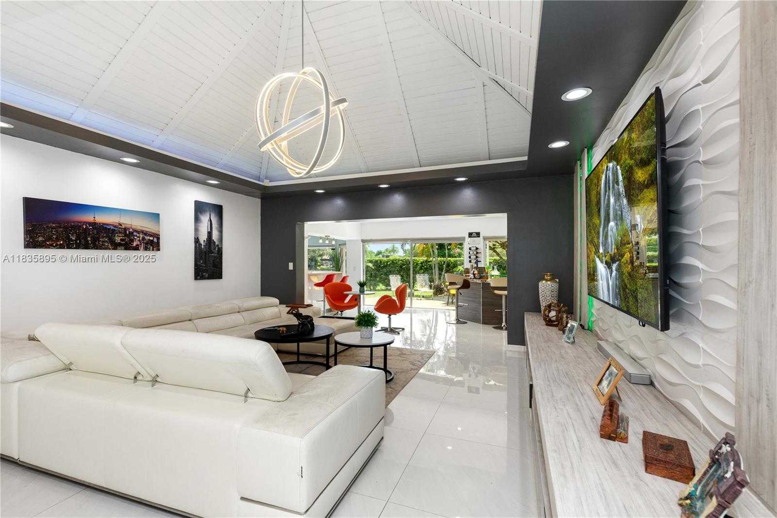 Small Image of 5712 WHITE HICKORY CIR, Tamarac Number 8